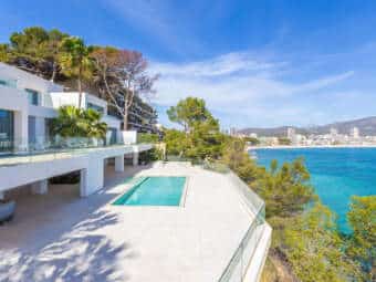 Grandiose Villa direkt an der Küste mit Topausstattung und Meerzugang