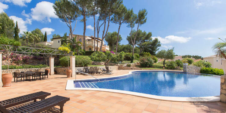 Mediterrane Meerblick-Villa in exklusiver Residenz am Golfplatz