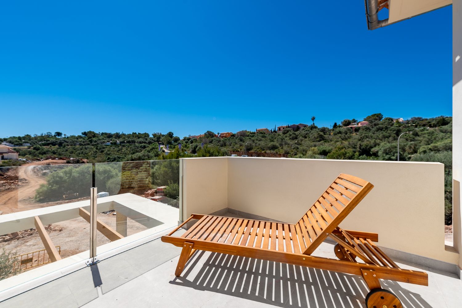 Weitere Terrasse im Obergeschoss