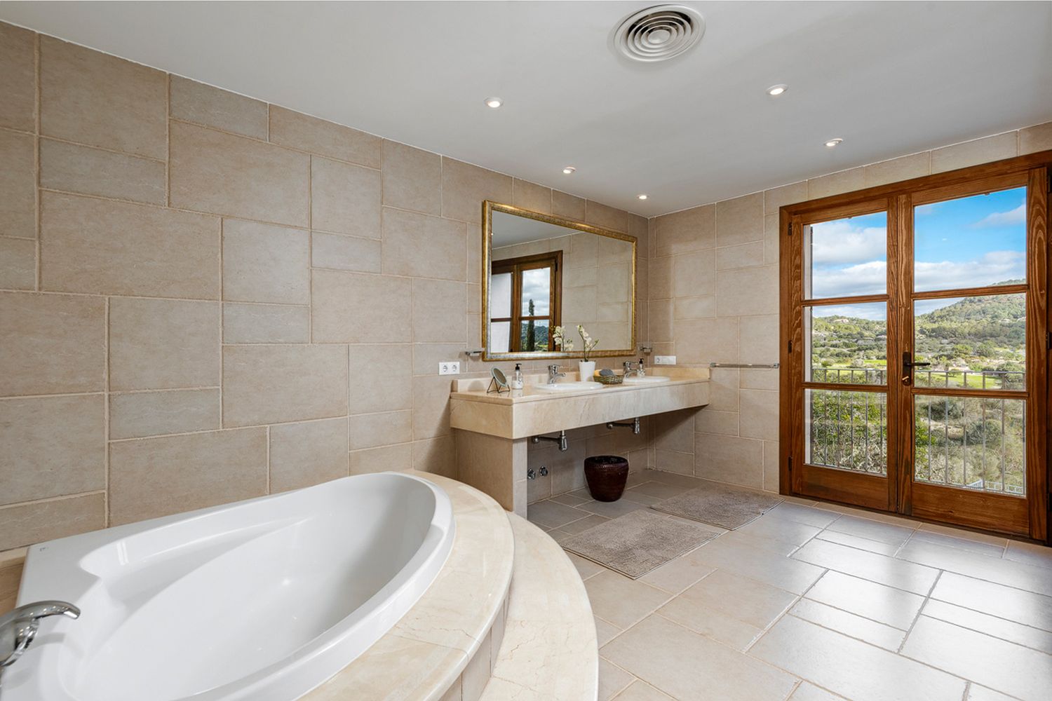 Badezimmer im Obergeschoss