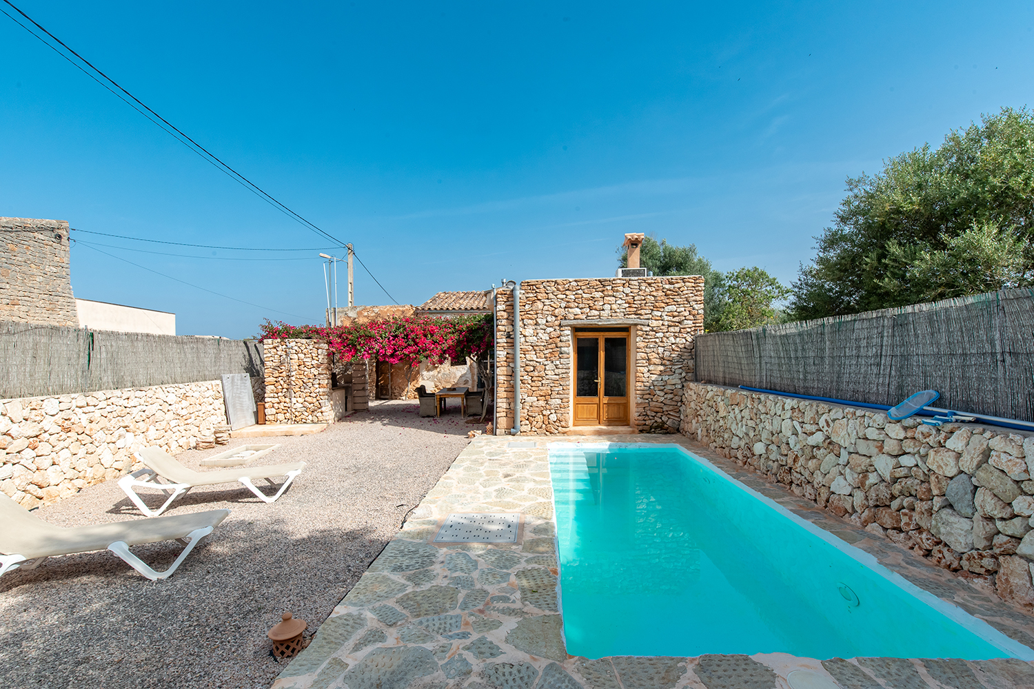 Dorfhaus mit Pool