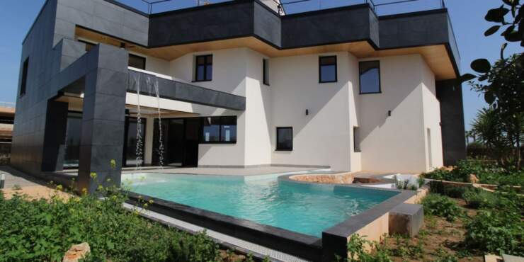 Luxuriöse Neubauvilla mit traumhafter Dachterrasse in Sa Ràpita