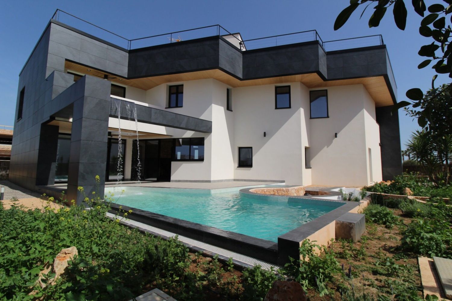 Exklusive Neubauvilla mit einzigartigen Design und Pool in Sa Rapita