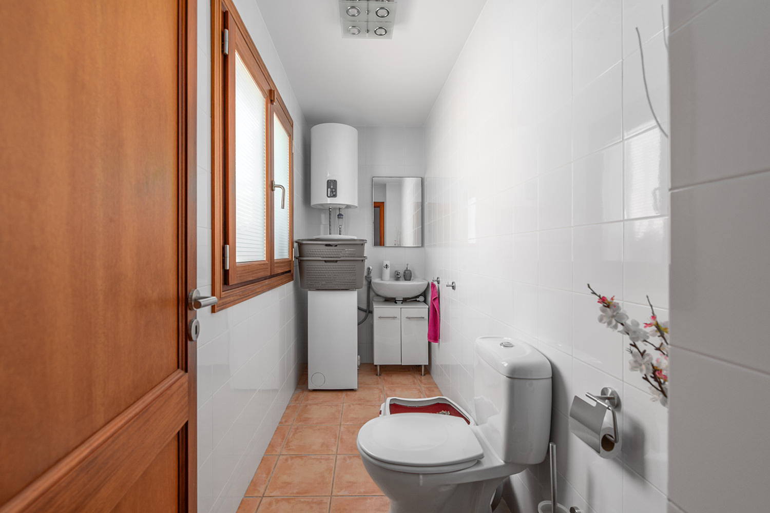 Hauswirtschaftsraum mit Gäste WC