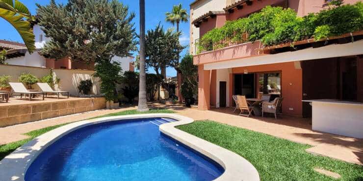 5-Schlafzimmer-Villa am Golfplatz Santa Ponsa zu vermieten