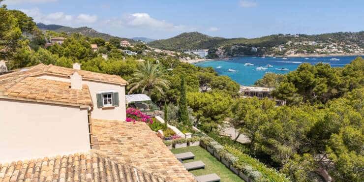 Luxus-Villa im mediterranen Stil mit atemberaubender Aussicht