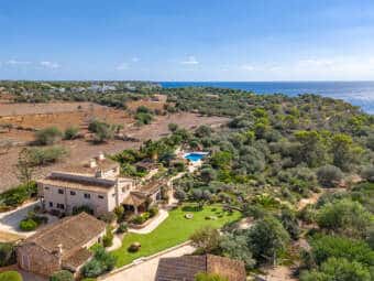 Mediterrane Natursteinfinca mit Pool, herrlichen Meerblick und Gartenoase fußläufig zum Meer
