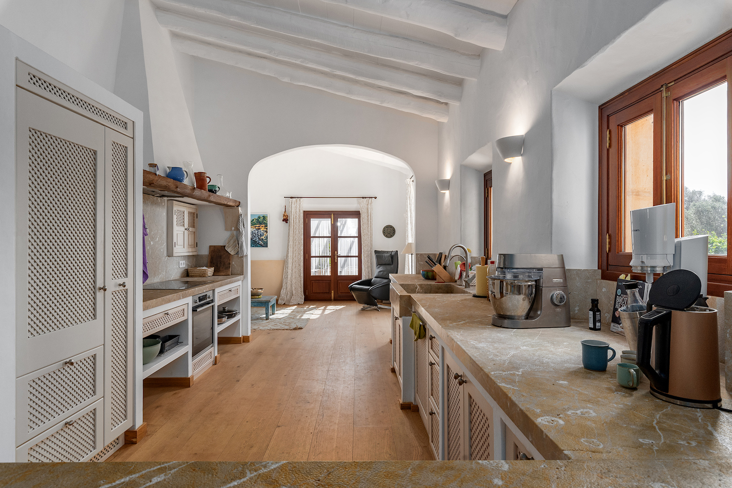 Komplett ausgestattete Küche