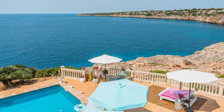 Traumhafte Villa mit Pool direkt am Meer