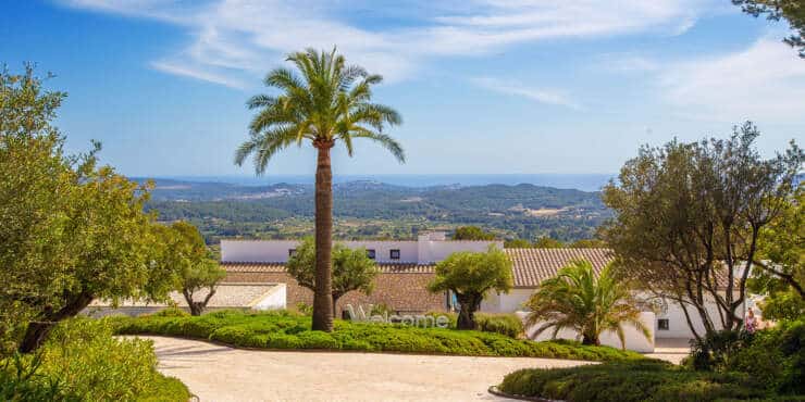 Moderne Landhaus-Villa in gehobener ländlicher Urbanisation