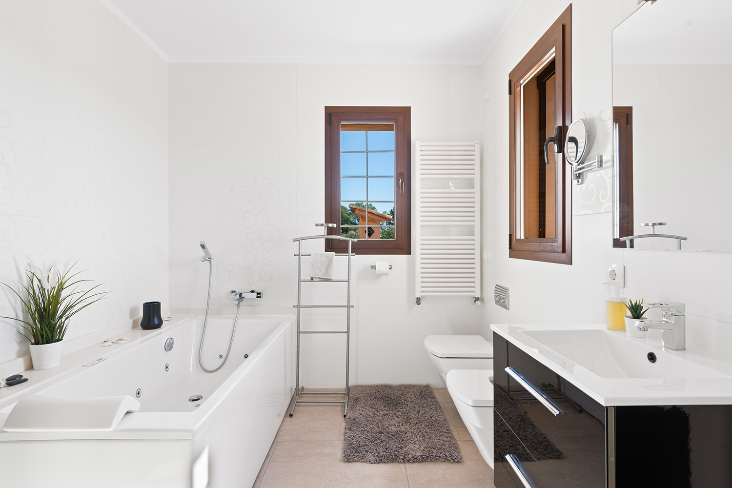 Eines von 5 Badezimmern