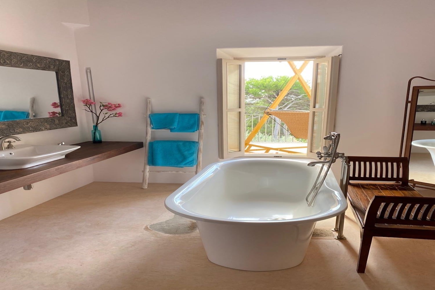 Eines von 6 Badezimmern