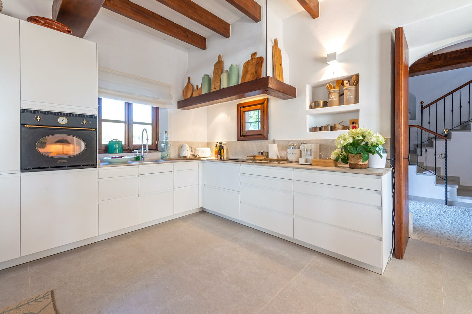 Komplett ausgestattete Küche