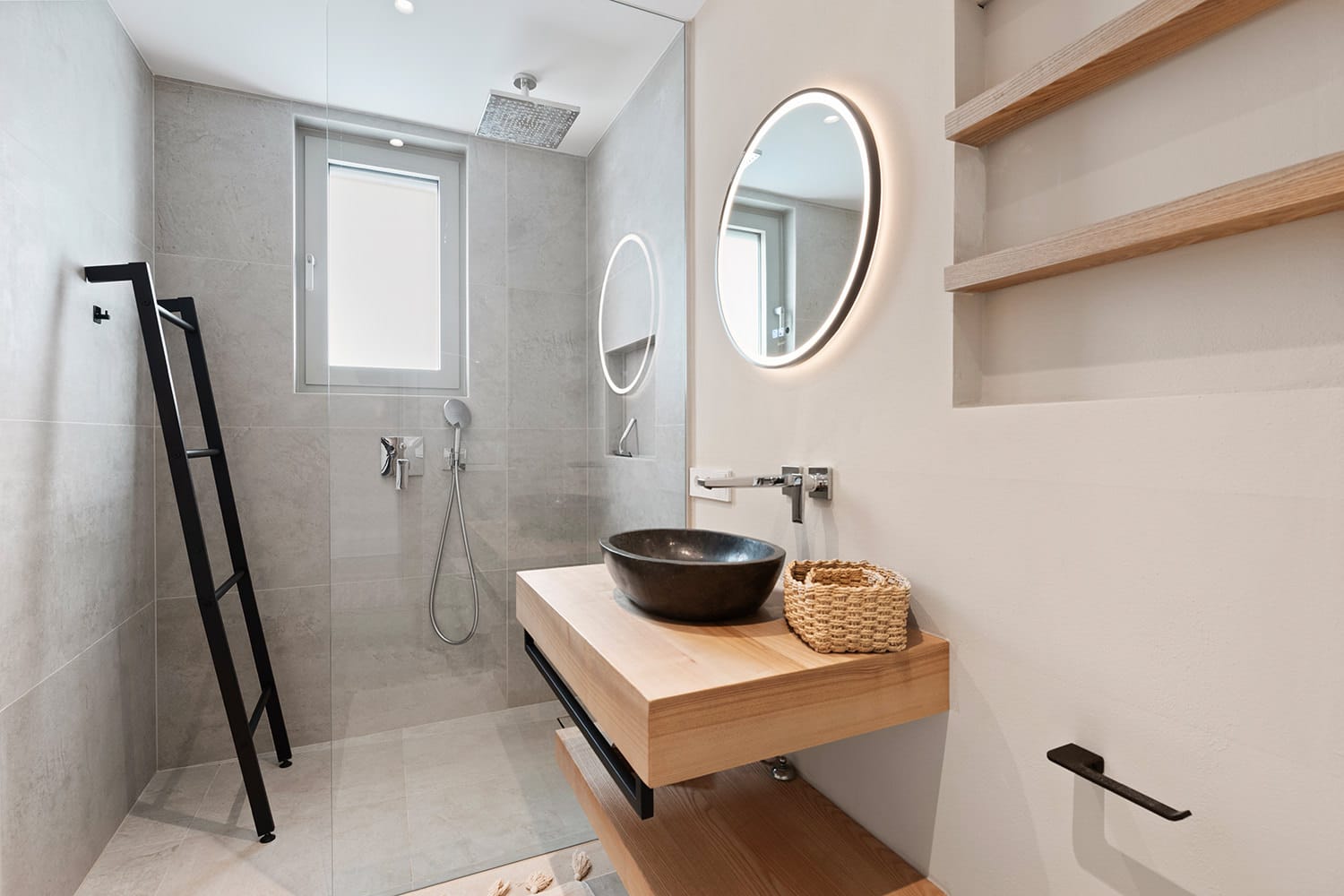 Eines von 5 Badezimmern