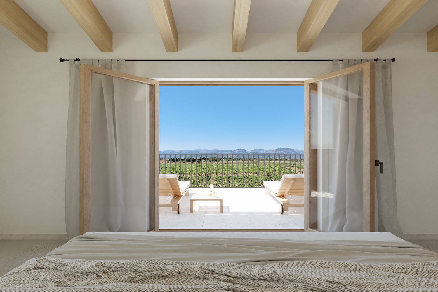 offene Terasse mit Blick auf Weinreben