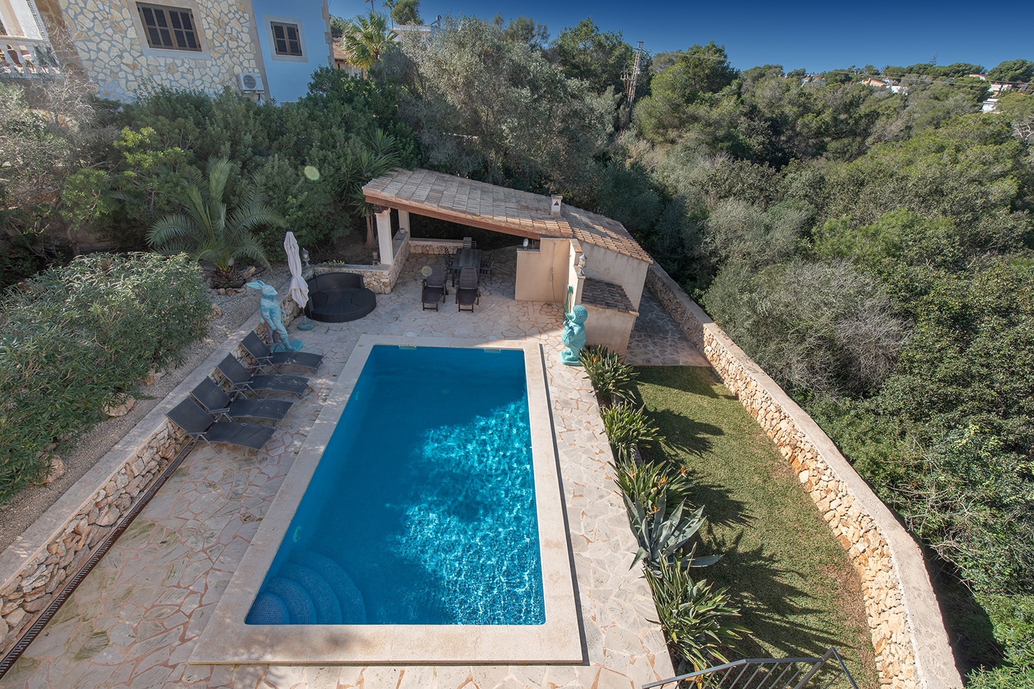 Außenbereich mit Blick ins Grüne