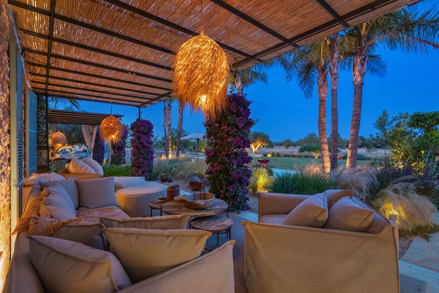 Chill-Out-Bereich bei Abendstimmung