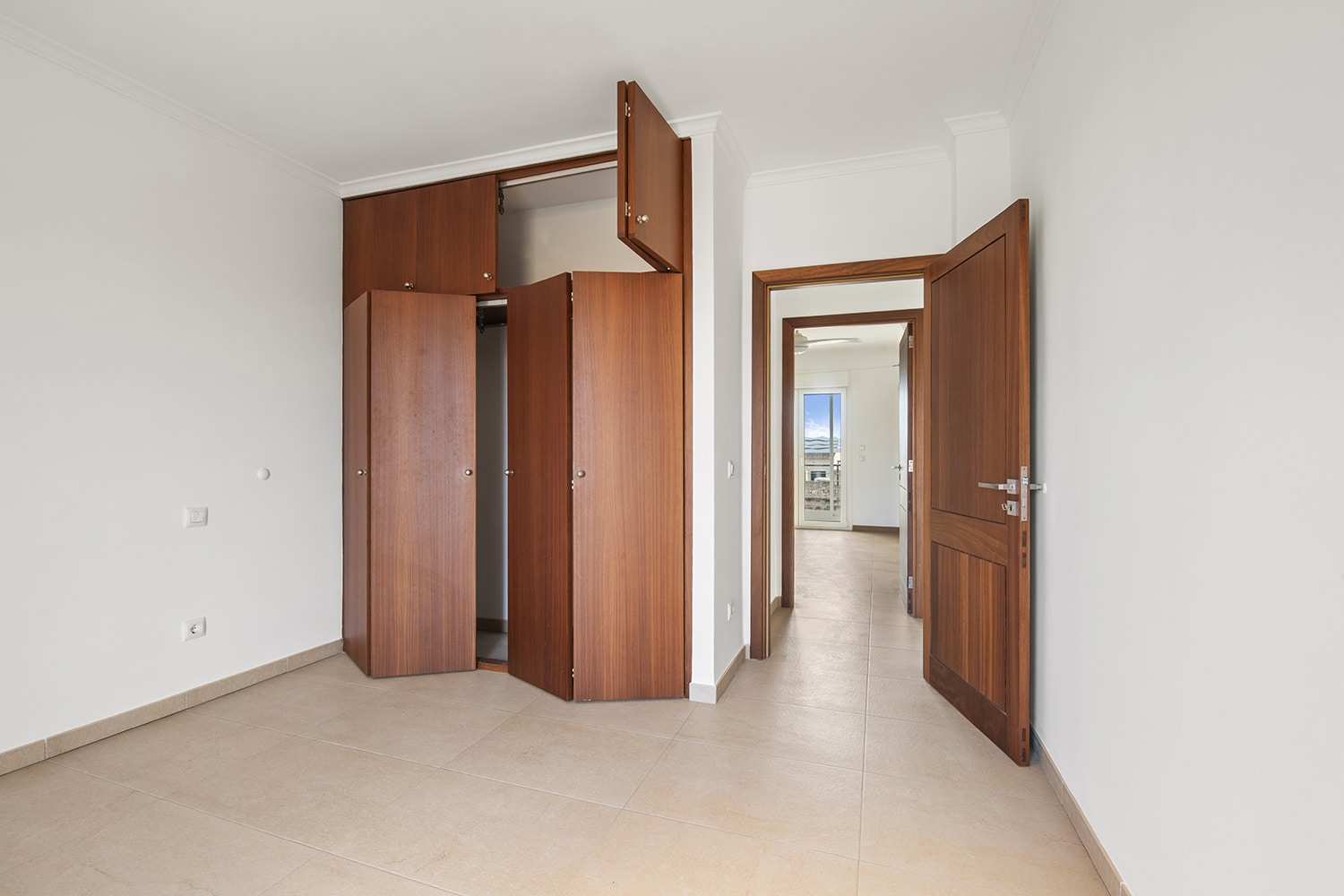 Schlafzimmer mit Einbauschrank