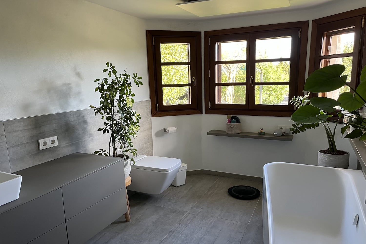 Eines von 3 Badezimmern