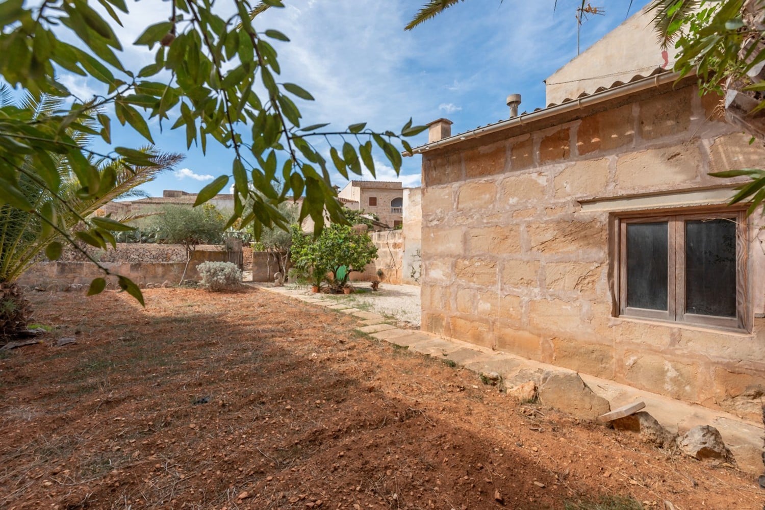 Angrenzendes Grundstück