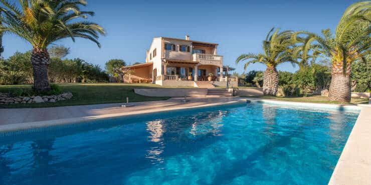 Mediterranes Fincaanwesen mit herrlichem Meerblick und Ferienvermietungslizenz in S’Espinagar