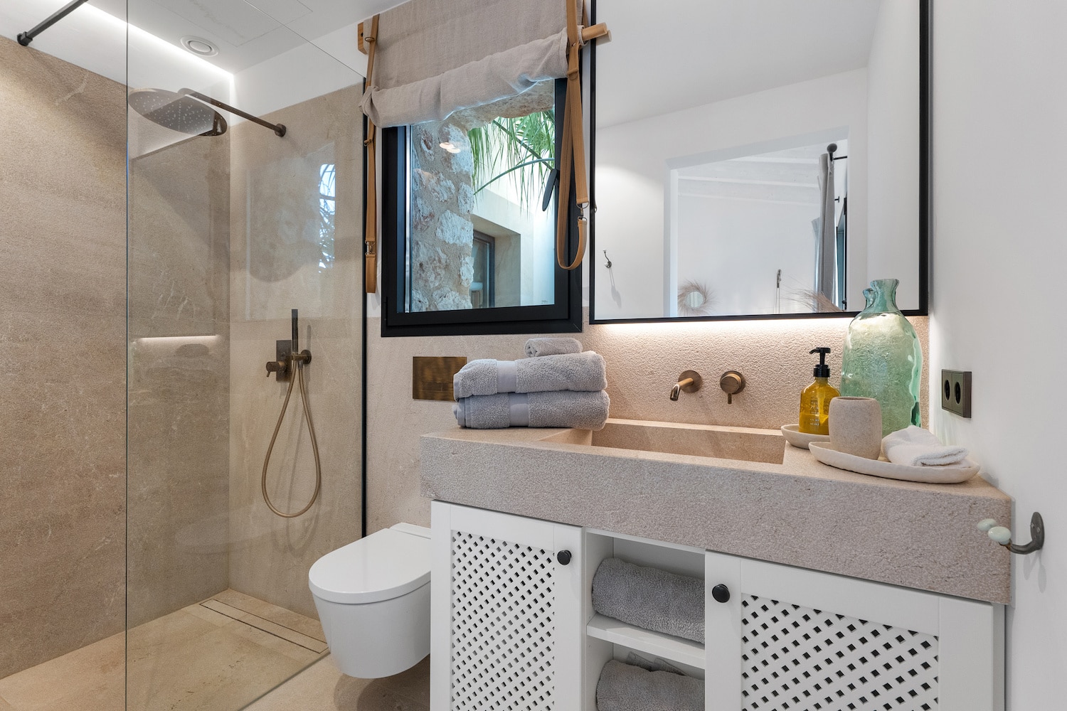 Eines von 5 Badezimmern