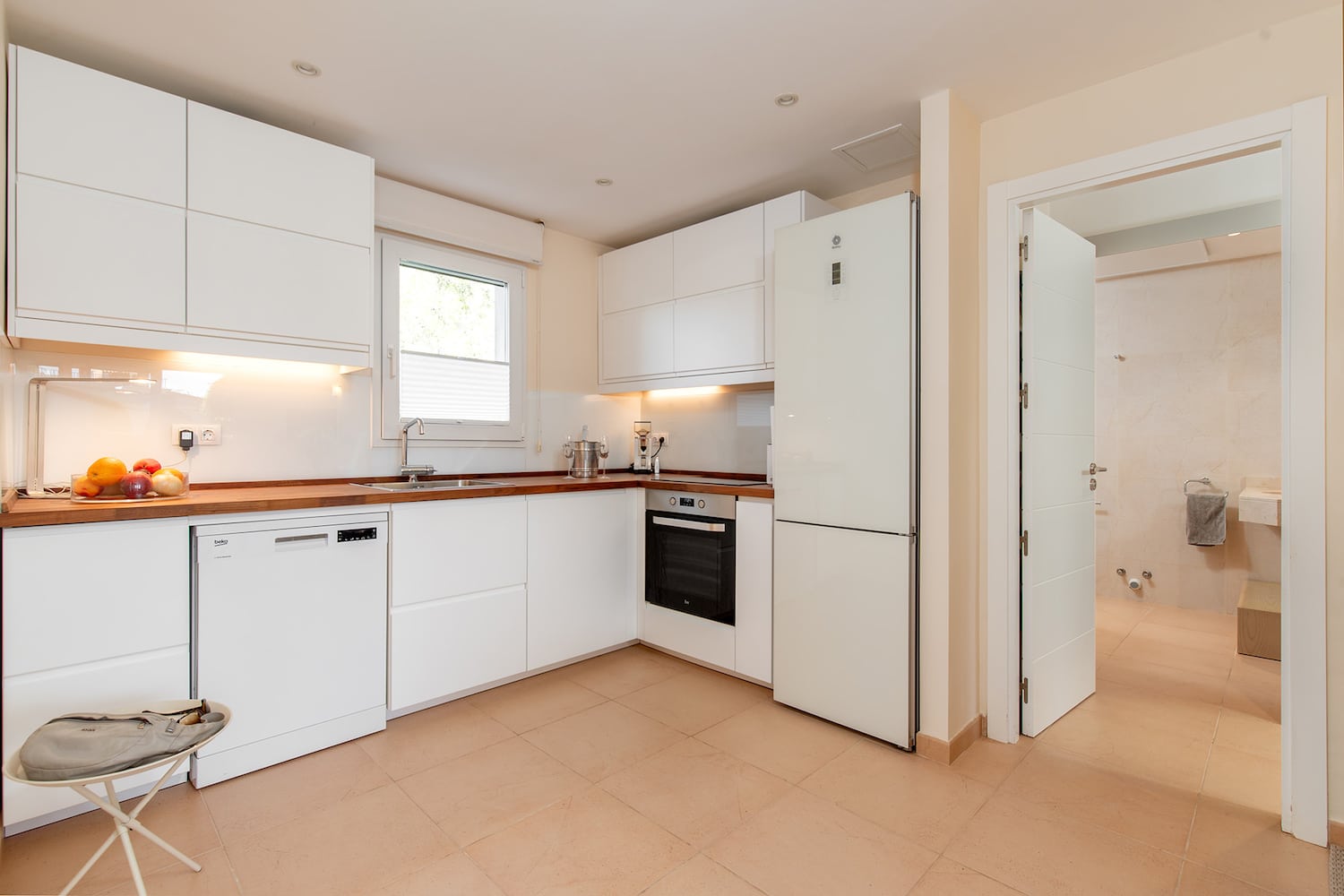 Komplett ausgestattete Küche