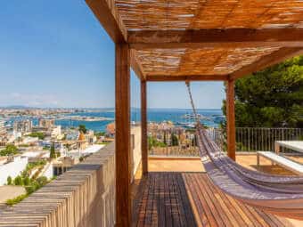Einzigartiges Stadthaus mit Panorama-Meerblick und Dachterrasse