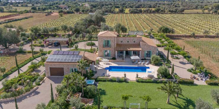 Exklusives Landgut mit Weinberg und Olivenhain
