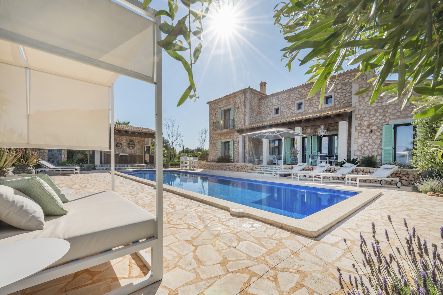 Sonnenterrasse am Pool