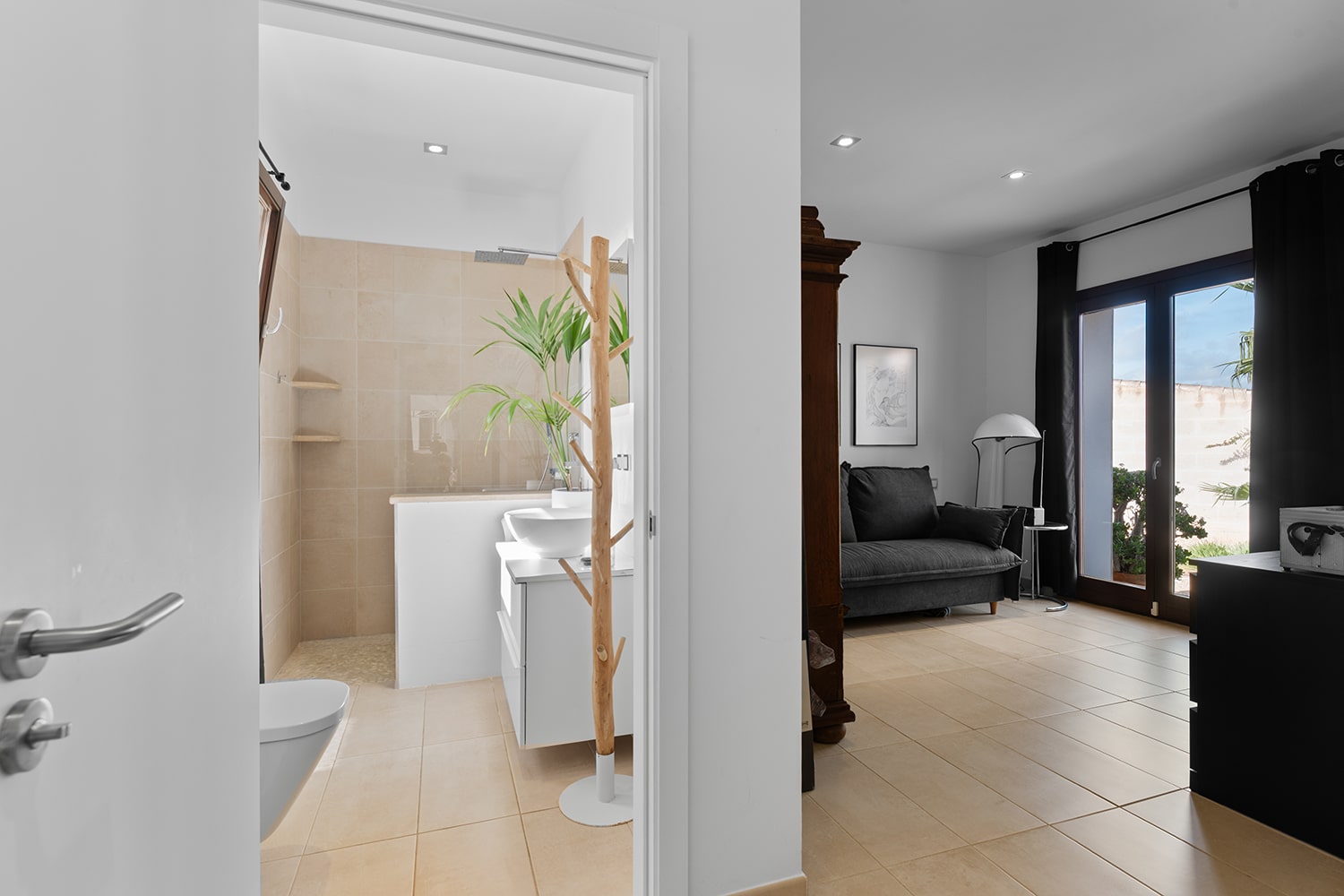 Weiteres Schlafzimmer und Badezimmer