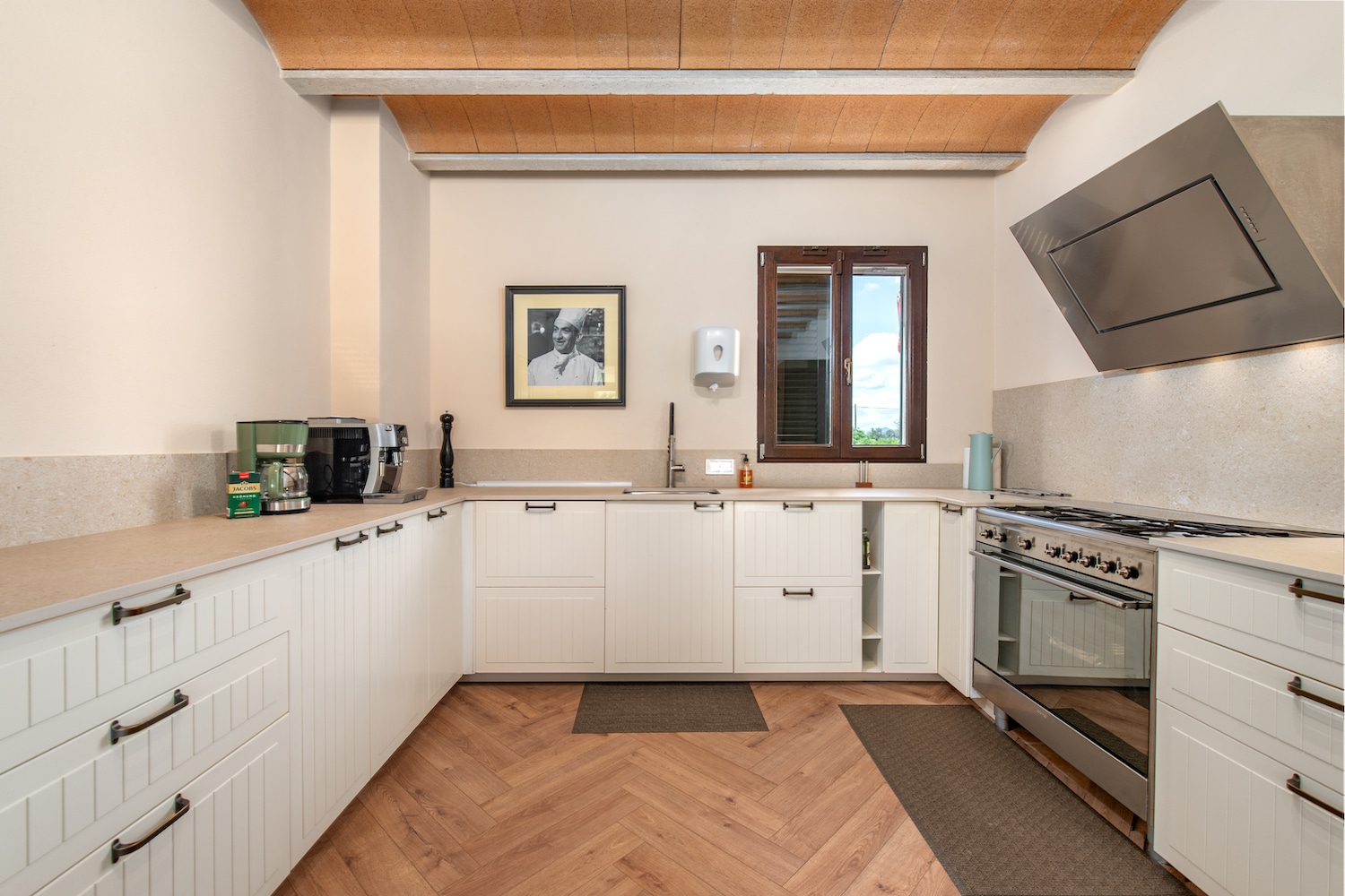 Komplett ausgestattete Küche