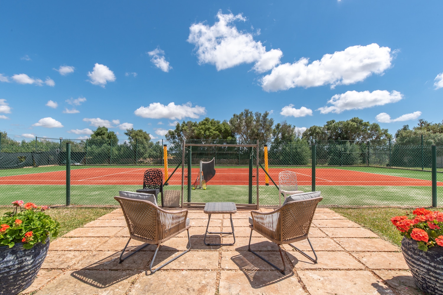 Privater Tennisplatz