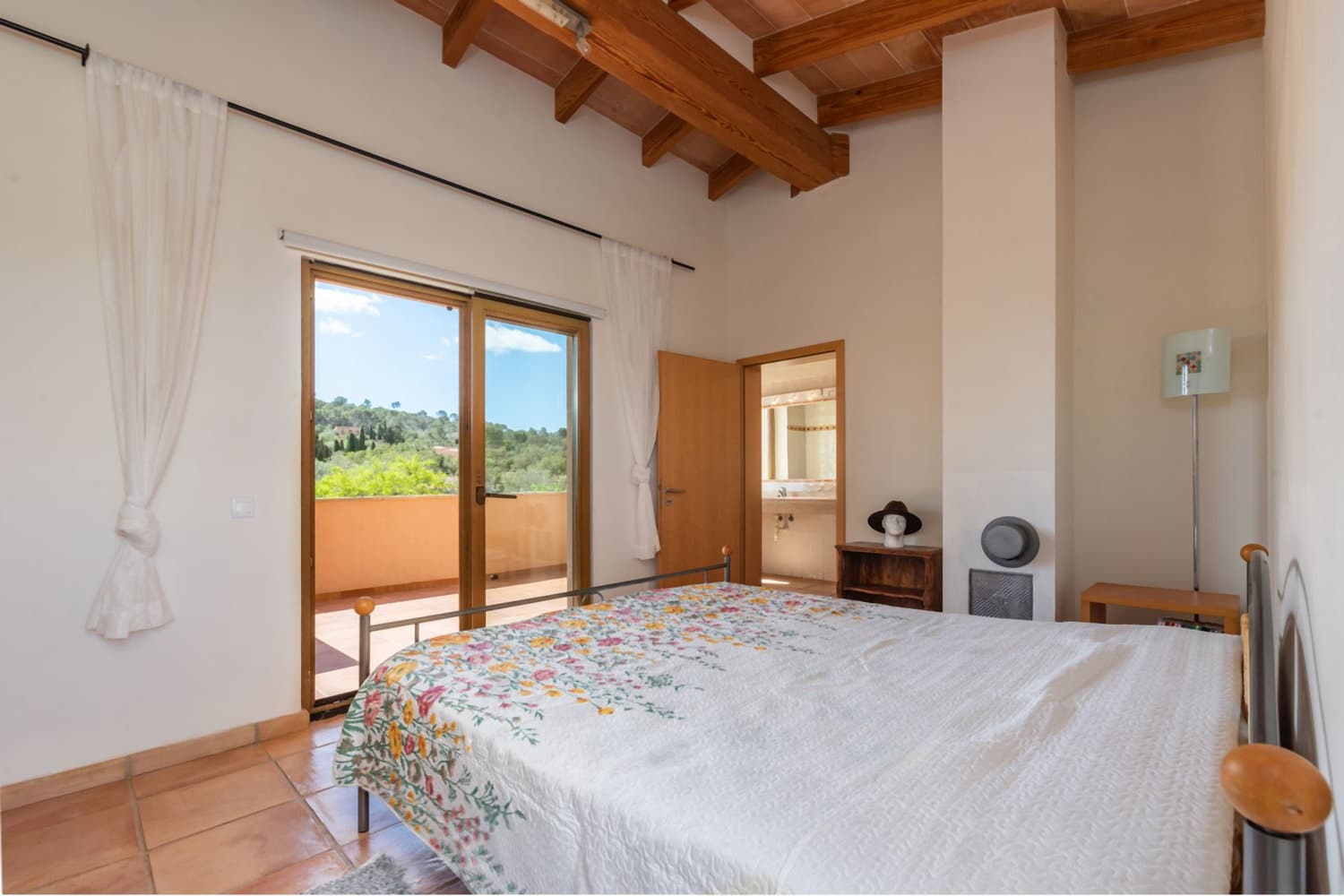 Schlafzimmer mit Balkon