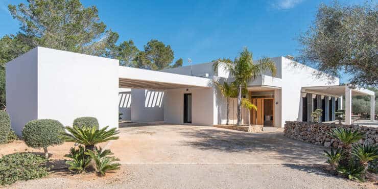Architektonisches Meisterwerk: Moderne Finca mit Pool und Olivenhain