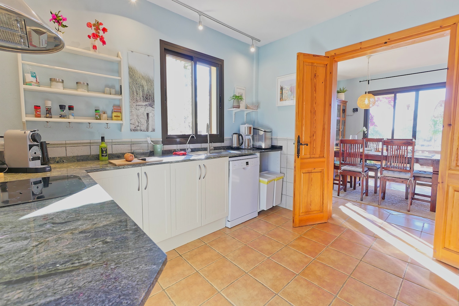 Komplett ausgestattete Küche