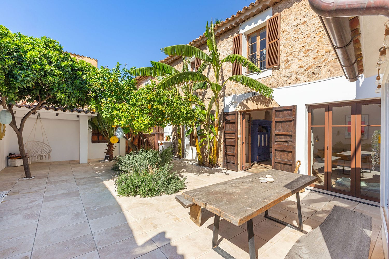 Esporlesenchanting village house with patio in …