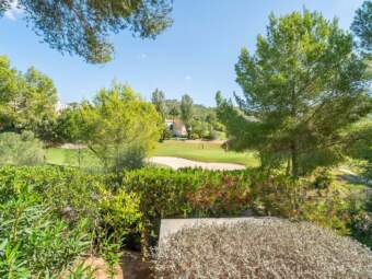 Gepflegtes Reihen-Eckhaus in exklusiver Golfplatz-Residenz