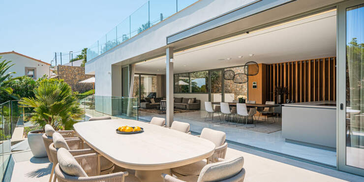Neubau-Villa im modernen Design mit Wellness-Etage