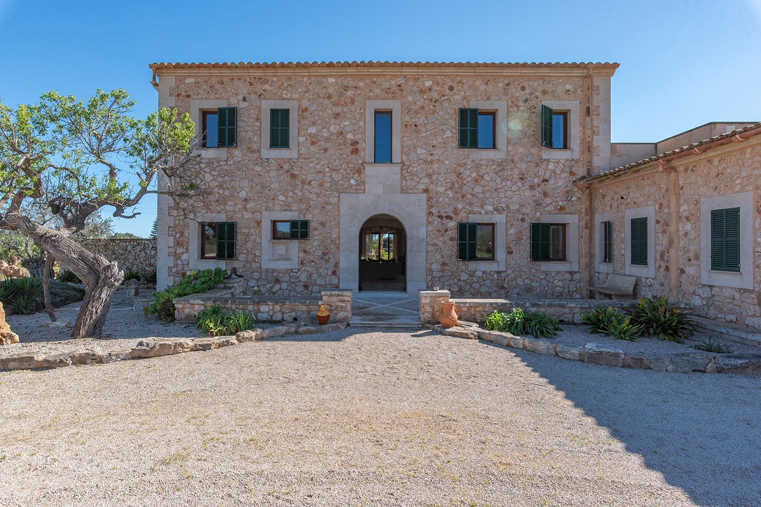 Natursteinfassade der Finca