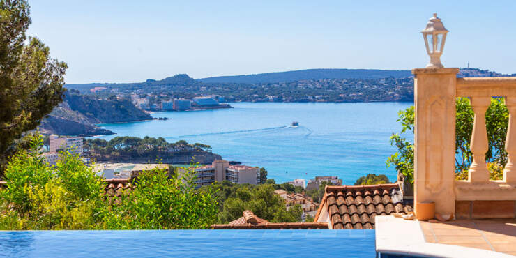 Exklusive mediterrane Villa mit Blick aufs Meer und die Malgrats Inseln