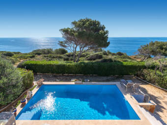 Traumvilla mit Pool in erster Meereslinie in Cala Llombards
