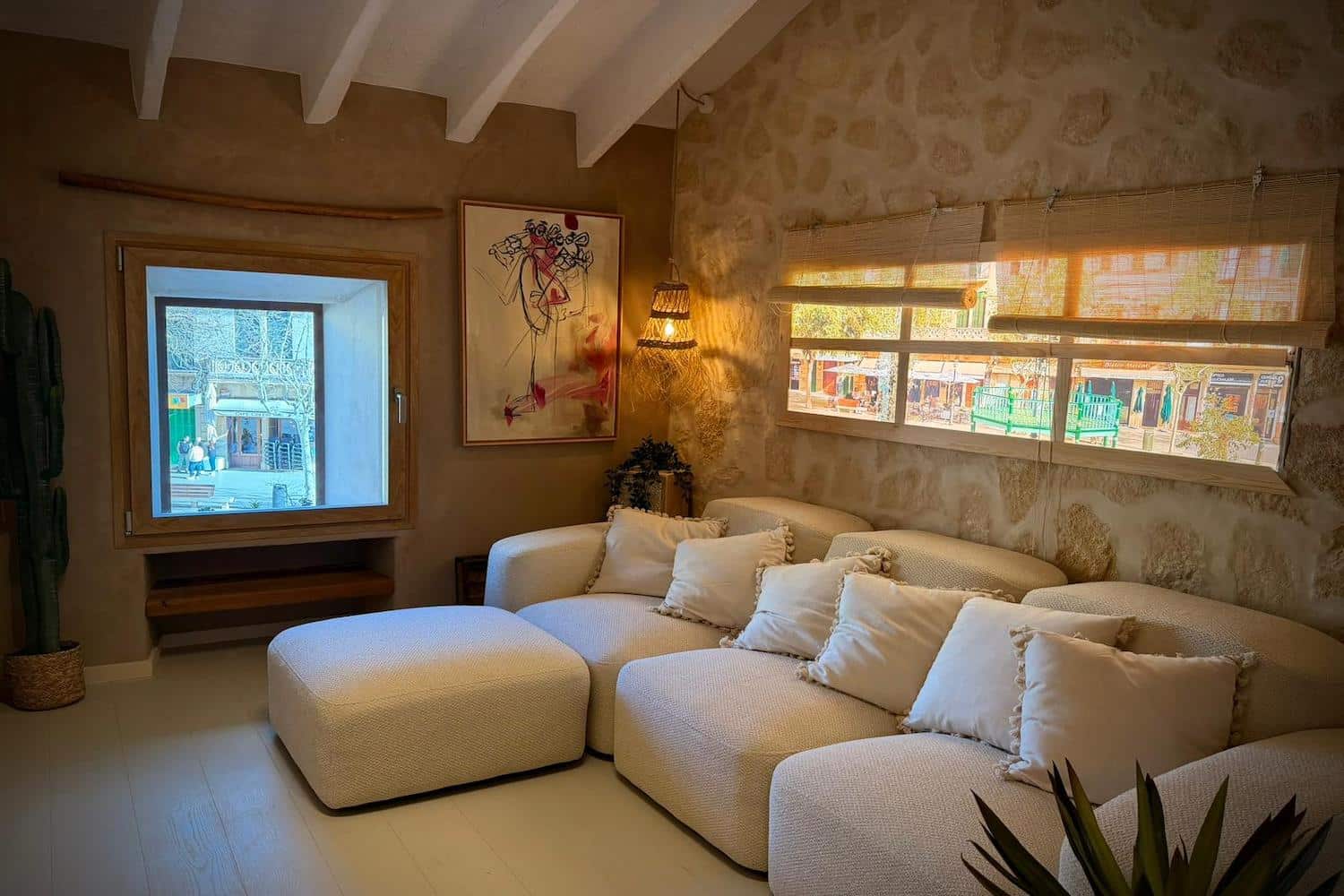 Behagliches Wohnzimmer mit mediterranem Charme