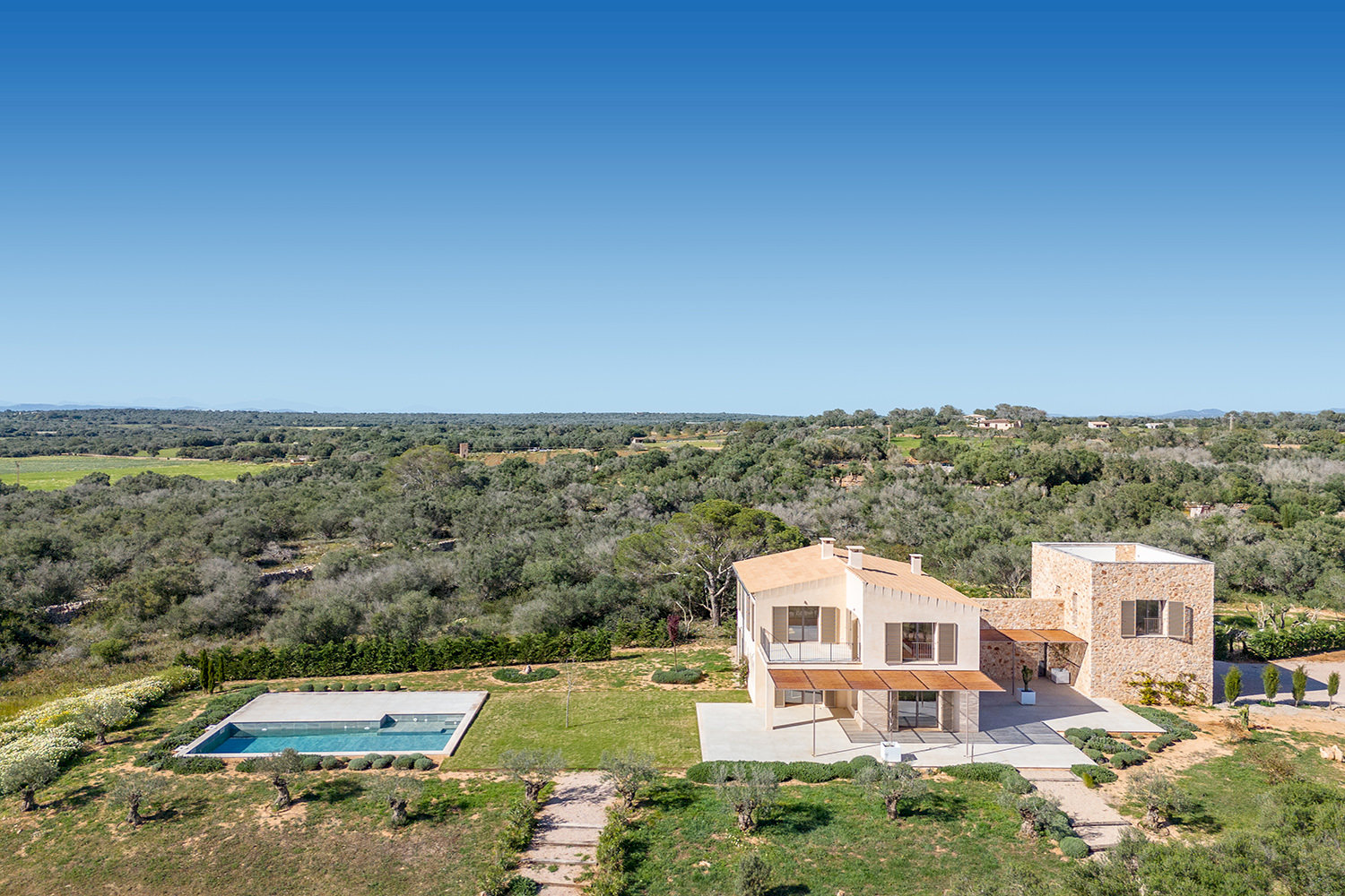Stilvoll erbaute Finca mit Pool