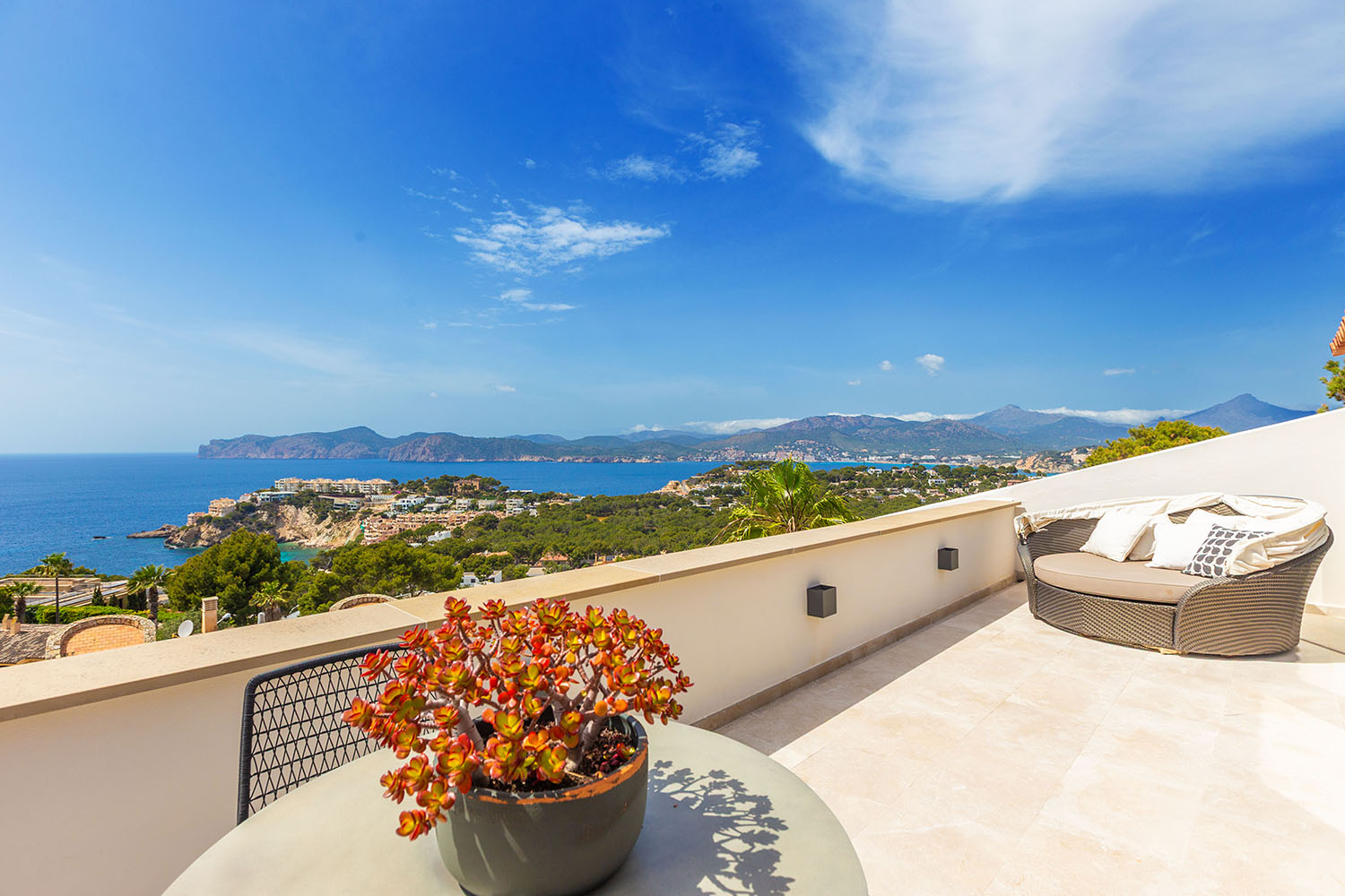 Santa PonsaStylish semi-detached house with spectacular …