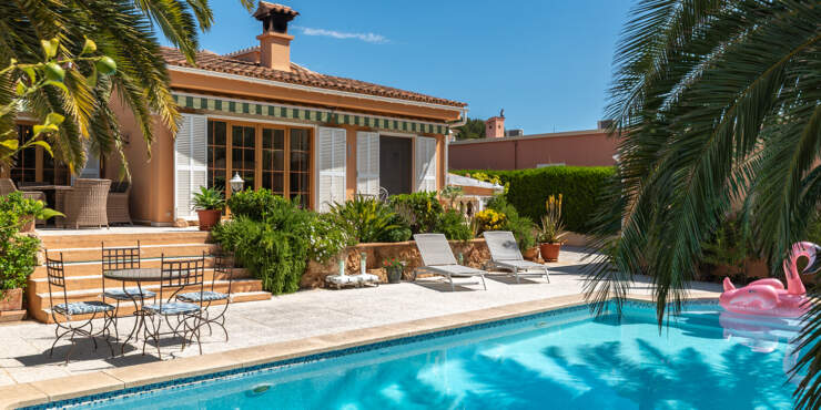 Mediterrane Villa mit Pool, Privatsphäre und idyllischem Garten in ruhiger Lage