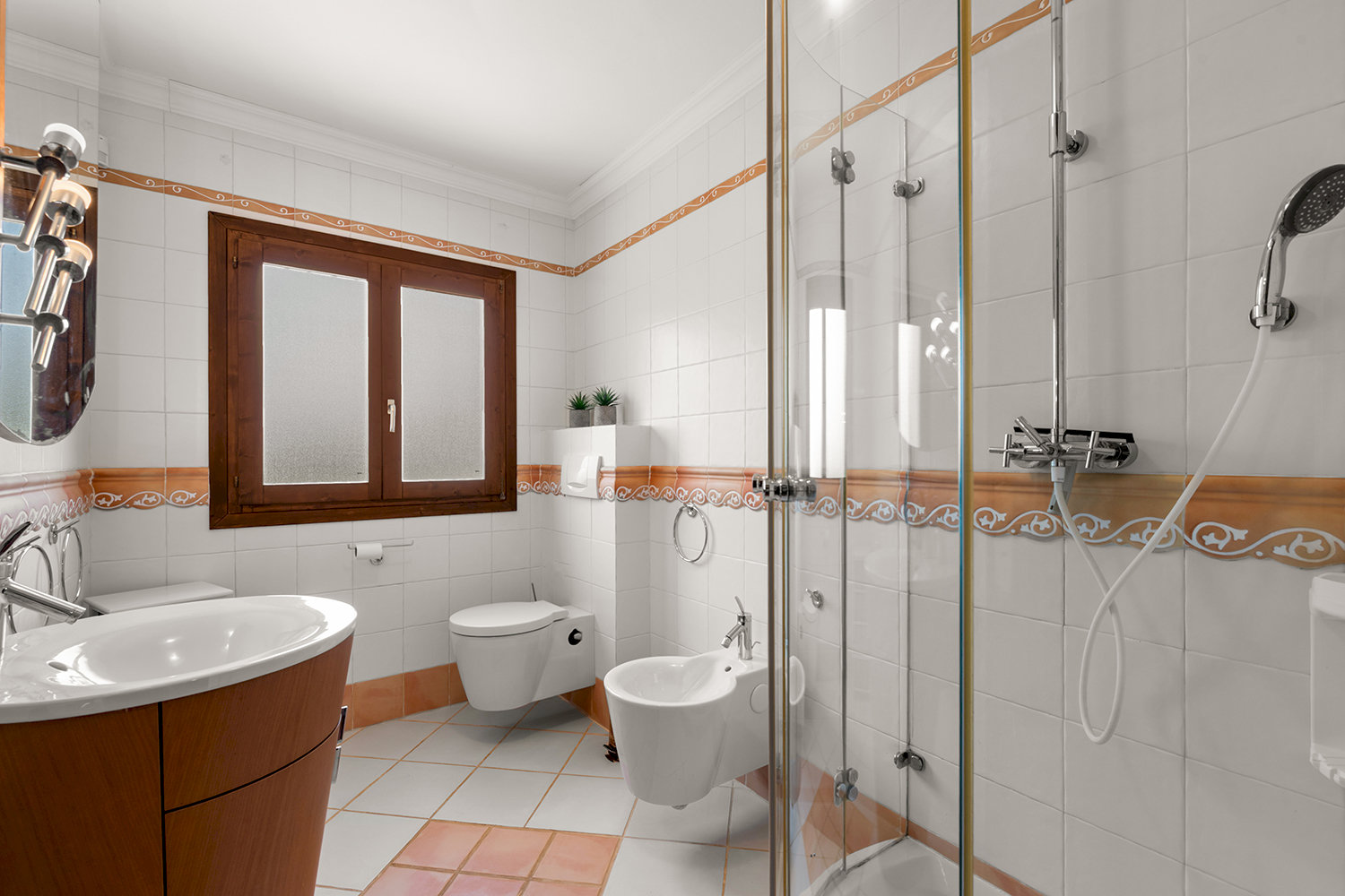 Badezimmer mit Dusche
