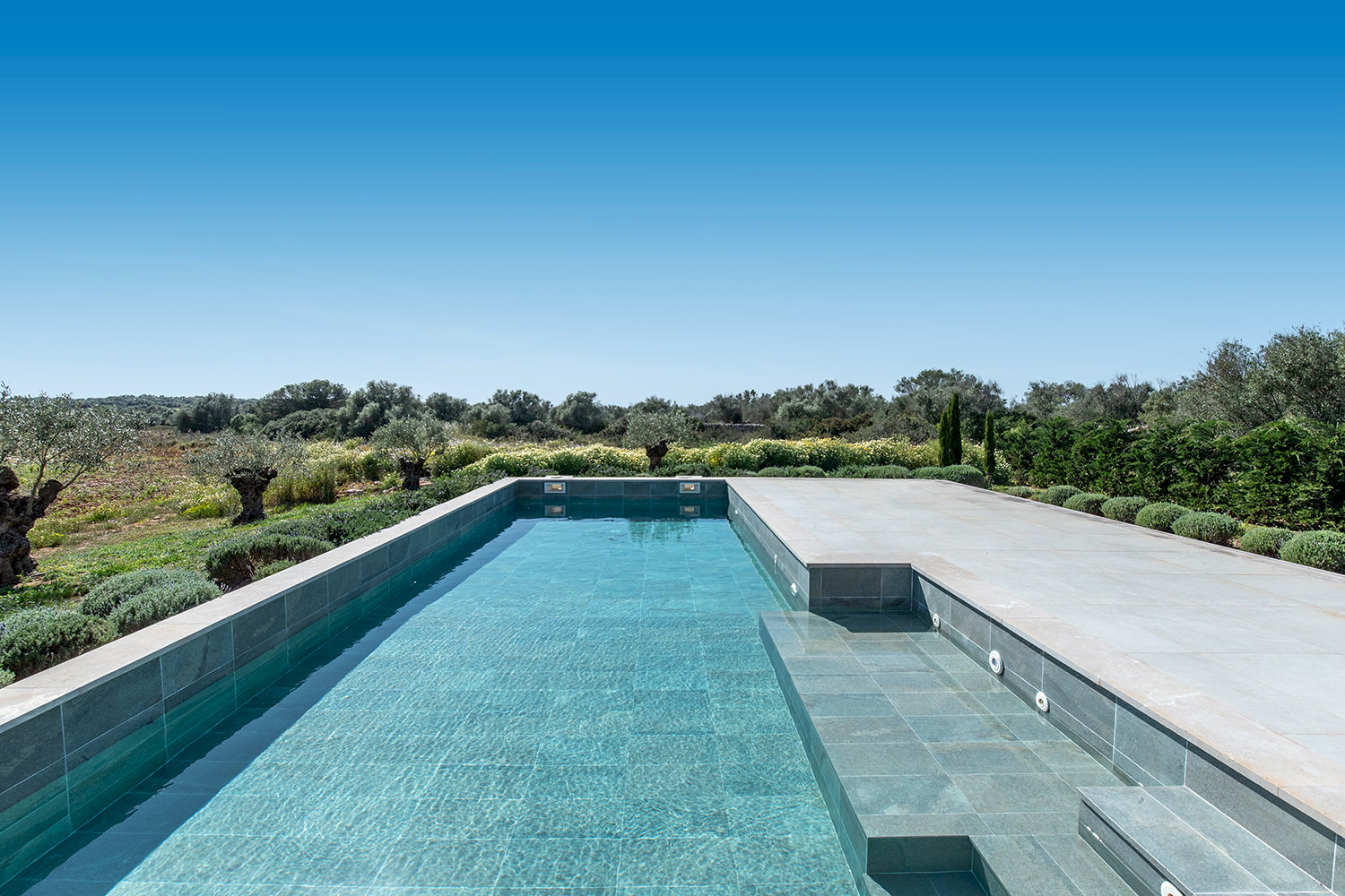 Sonniger Pool