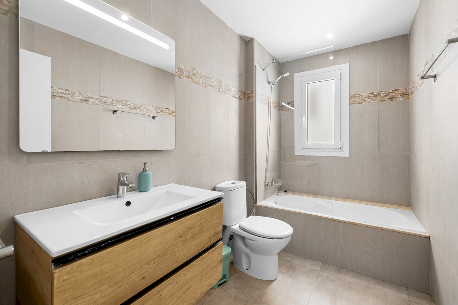 Badezimmer mit Wanne