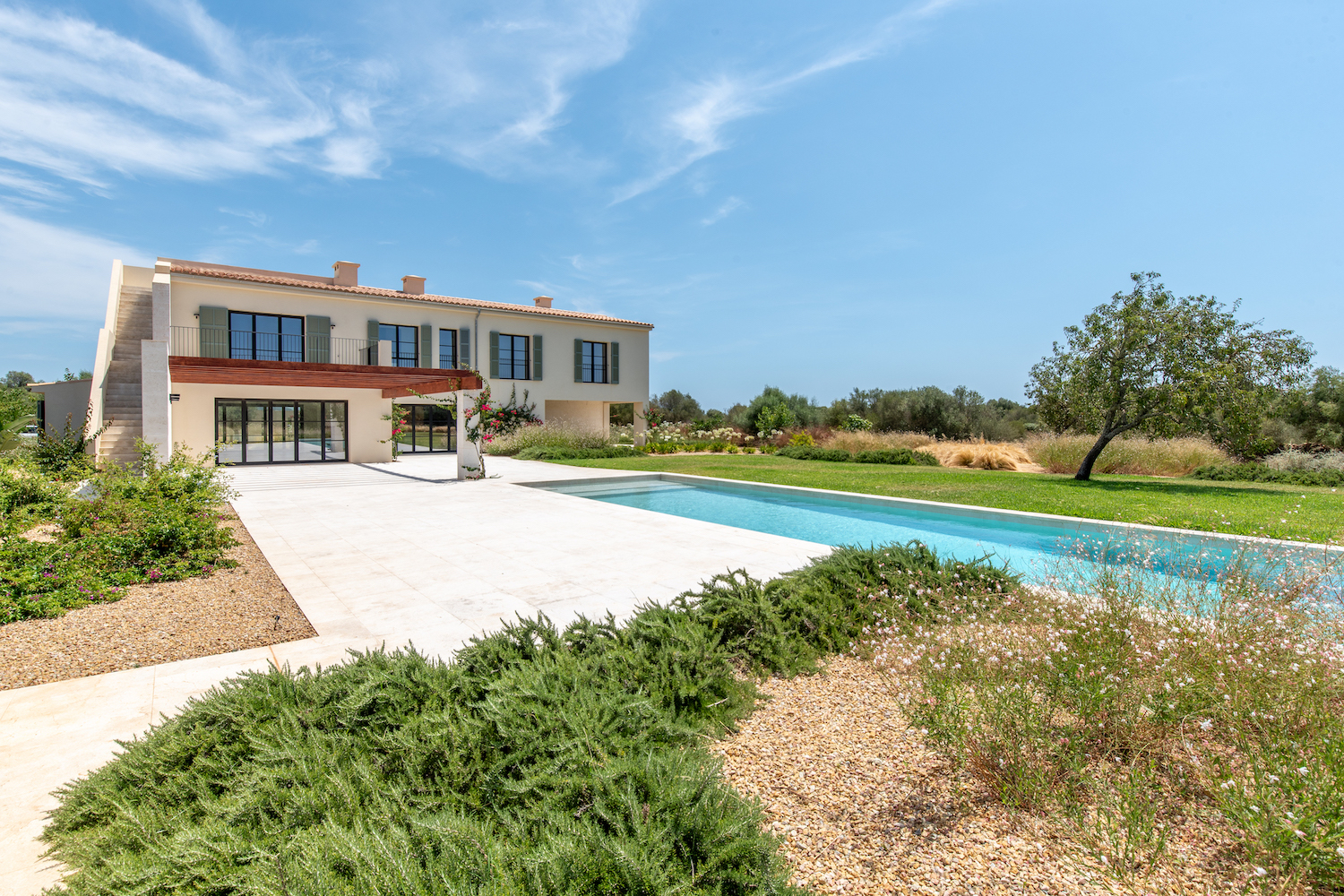 Finca mit mediterranen Garten